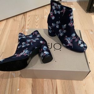 Flower design boots with a heel